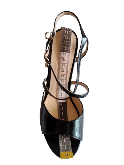 Дамски лачени обувки