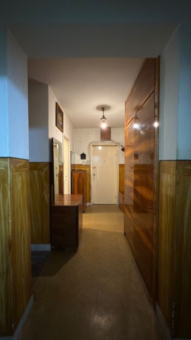 Închiriez apartament 3 camere decomandat mobilat et.1/4 270€ negociabil