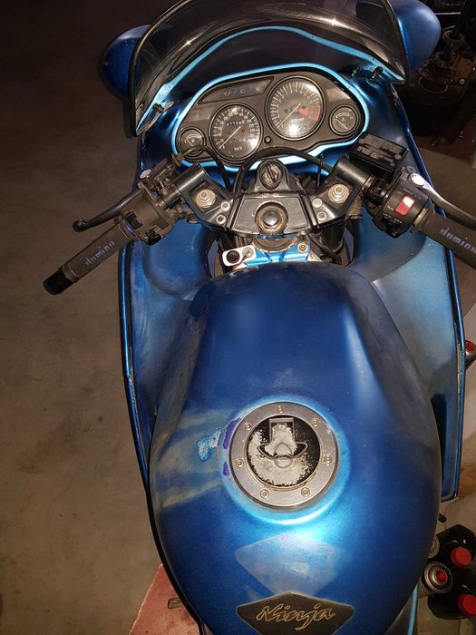 Schimb/Vând Kawasaki ZZR600E (ZX6) 1995 pentru proiect, stuntbike, trackbike, piese (nu dezmembrez)