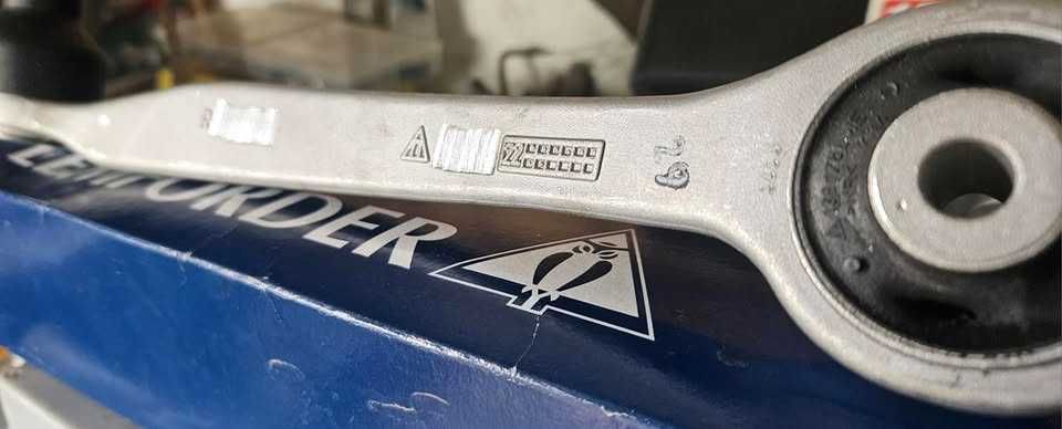 Комплект нови горни десни носачи Lemforder A4 8ED B7