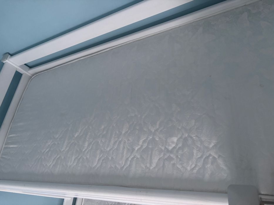 Продам двухъярусную кровать.