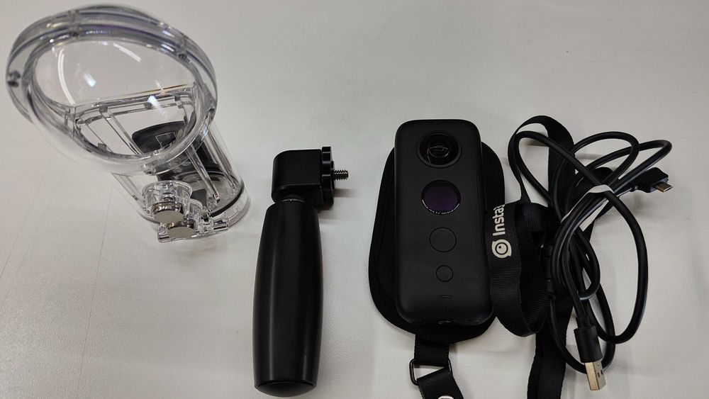Insta360 ONE X камера с водолазен кейс