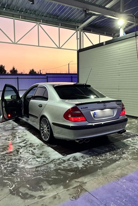 MERCEDES-BENZ E-Class 0 — imagine 3
