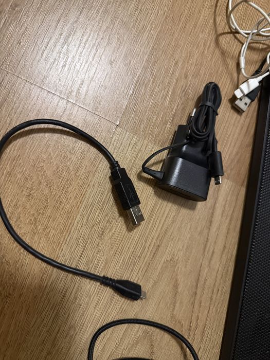 Mouse, casti apple, racitor laptop