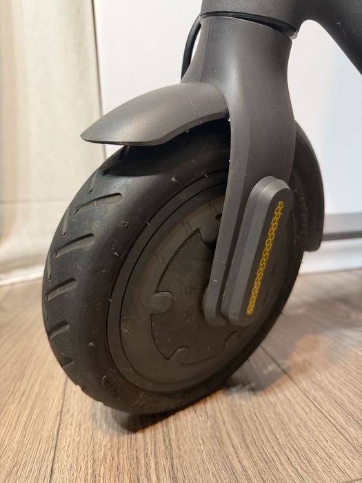 Xiaomi Mi Electric Scooter 1S – aproape nouă – cu accesorii + cutie