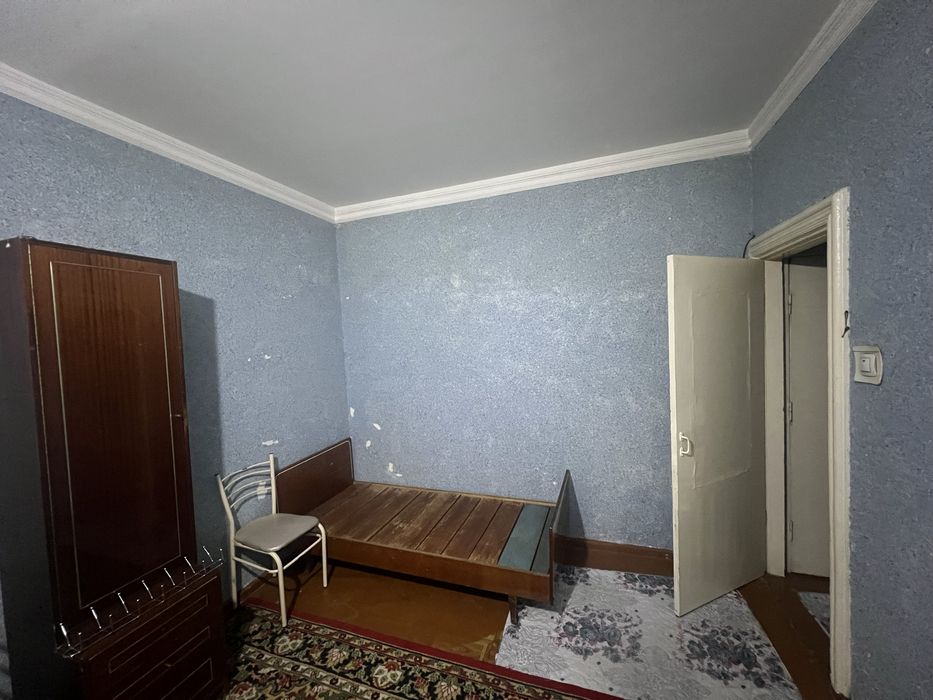 Нужен сожитель, одна комнотная квартира,будем жить только двоем,3 нет