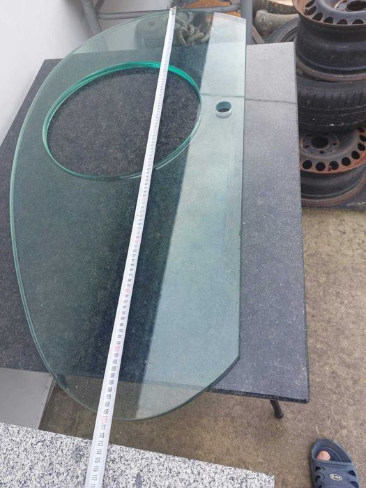 Стъклен плот за баня