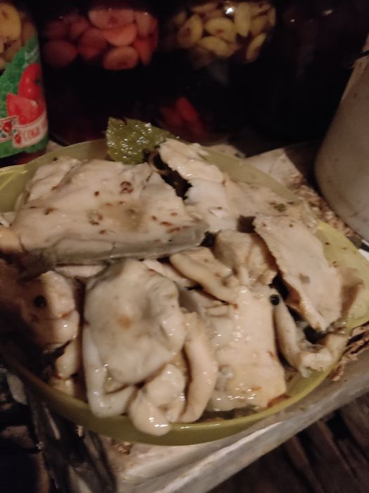 Продаю грибы грузди соленые.