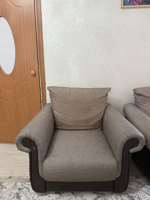 Продается диван двумя креслами