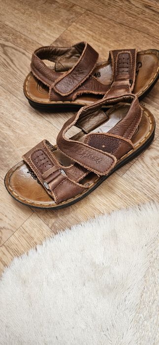 Продам сандалии для мальчика