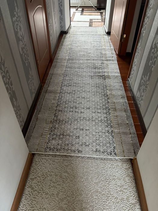 Дорожка ковёр почти новый