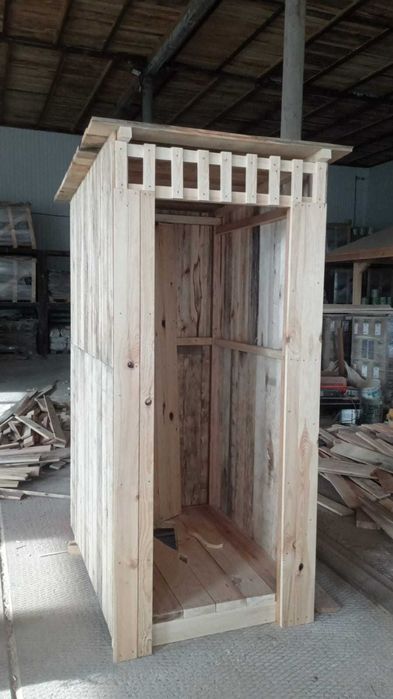 Туалет деревянный