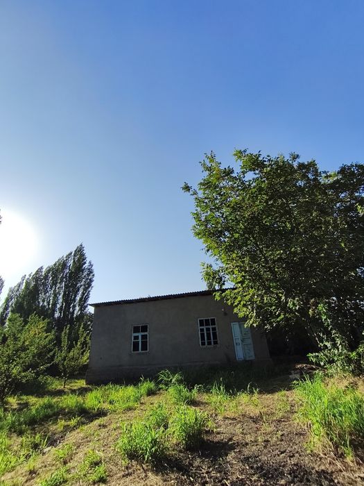 Тез сотилади ер жой времянкаси бор . Срочно продам земельный участок.