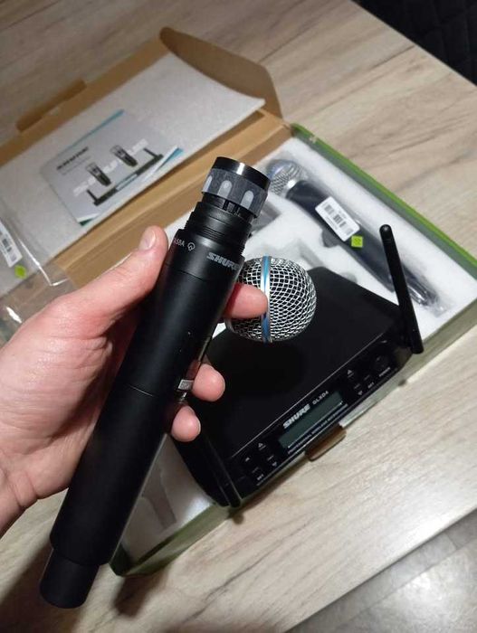 Set 2 Microfoane Wireless si Receiver UHF GLXD4 Shure Beta 58A