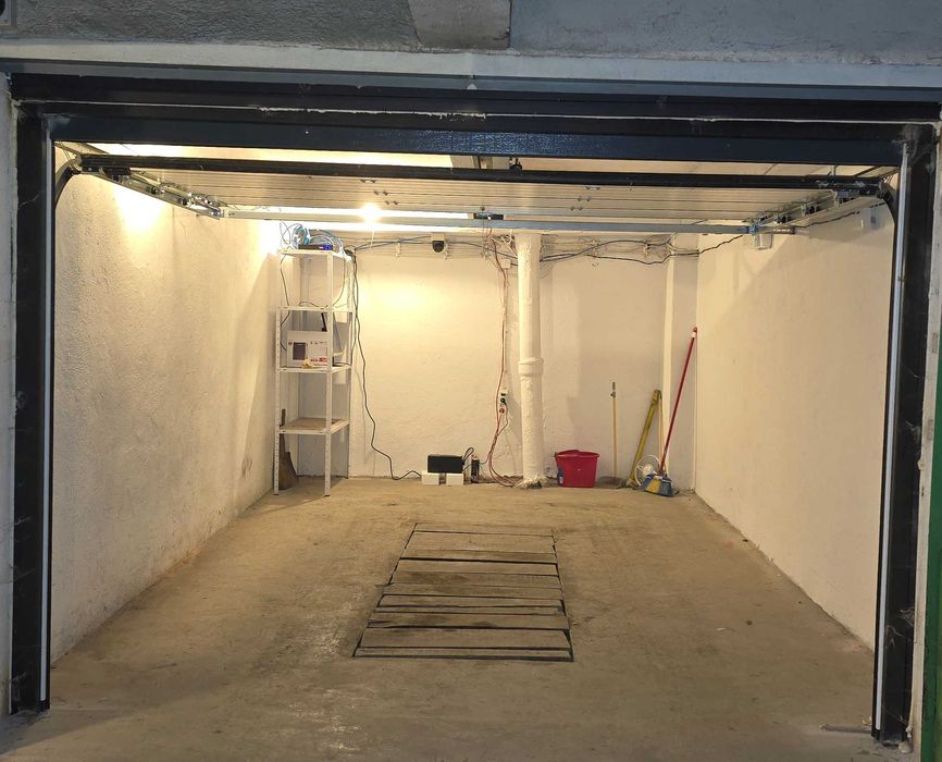 Давам гараж под наем в Банишора