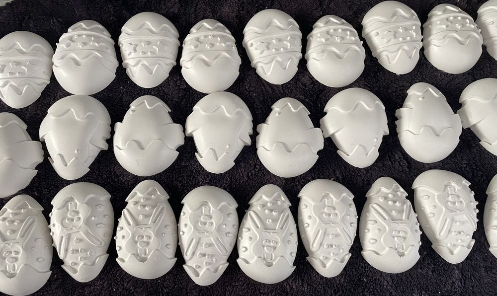 Едри бели гипсови фигурки яйца за оцветяване