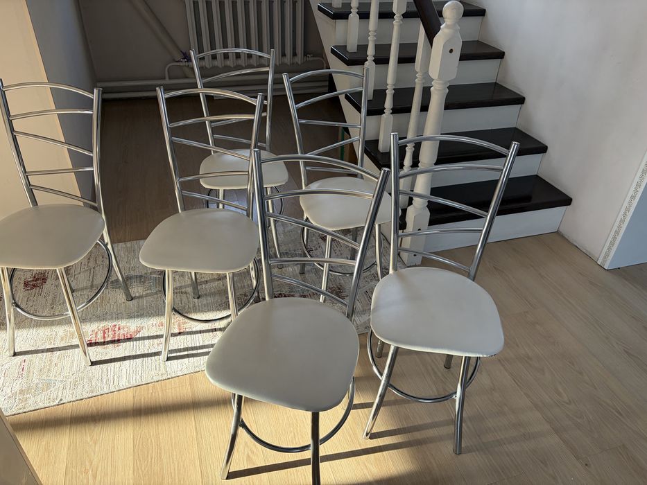 Продам 6 стульев белые