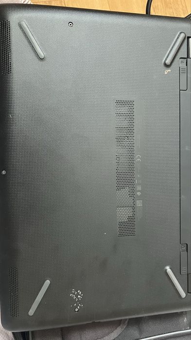 Ноутбук HP тек сабакка колданылган