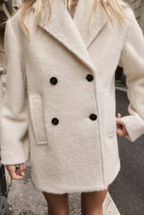 Пальто букле белое