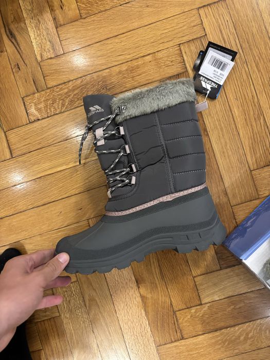 Дамски обувки.