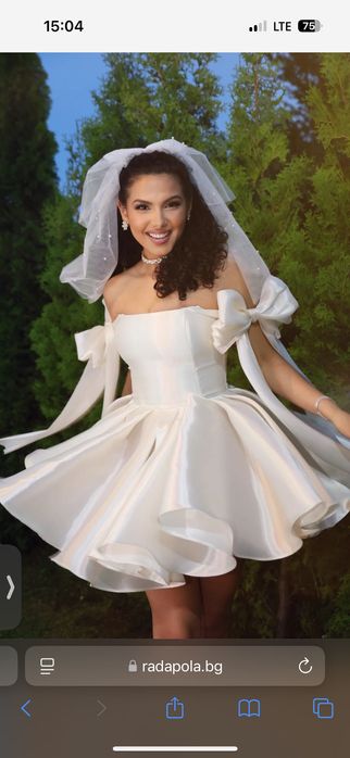 Официална рокля-бял цвят. Размер S с корсет.