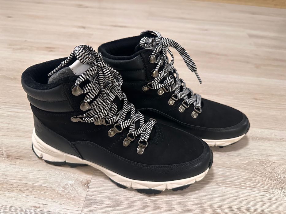 Продам кросовки женские димисезонные