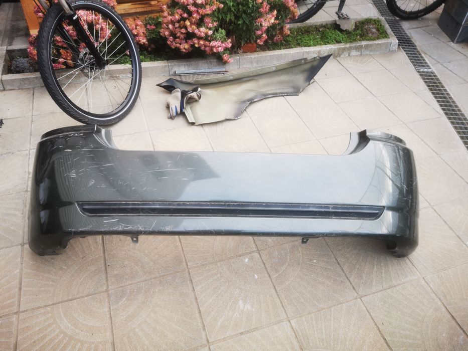 Задна броня Тойота Корола 2004г