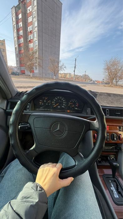 Продам легендарную Мерс 124