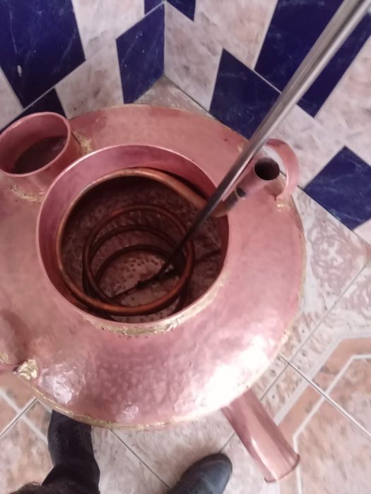 Vând un cazan de făcut țuică la capacitate de 130 l cu toate accesorii