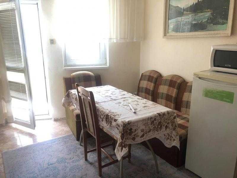 Дава се под наем Двустаен апартамент в Бургас, Център - 61 кв.м за 408 € - Снимка #1