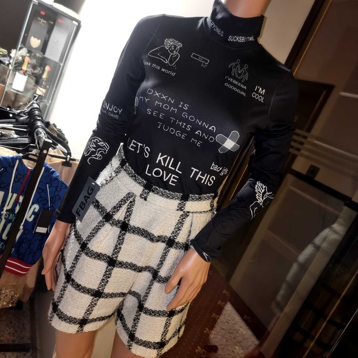 Черно ластично боди със закопчалка от долу