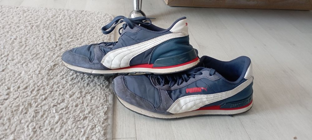 Vand pantofi sport Puma,purtați,in stare buna.marimea 39.
