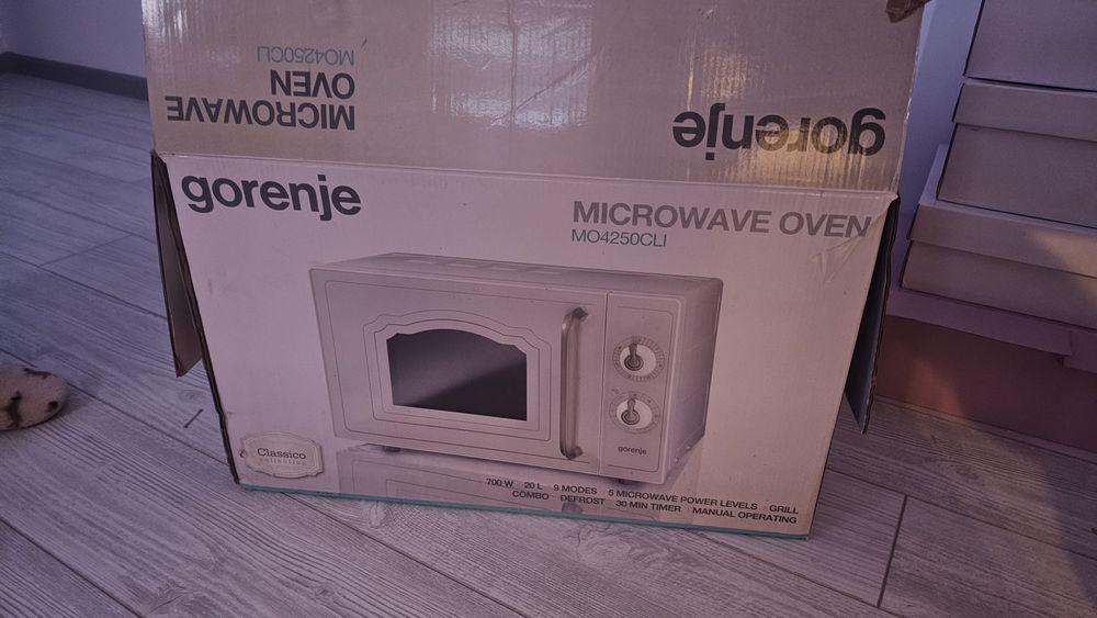 Cuptor cu microunde Gronje 700W crem