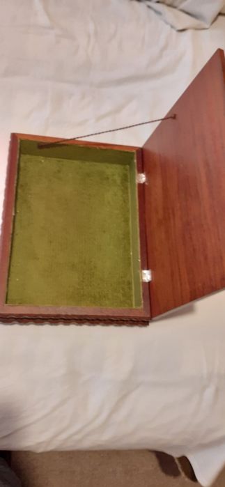 Castă veche din lemn