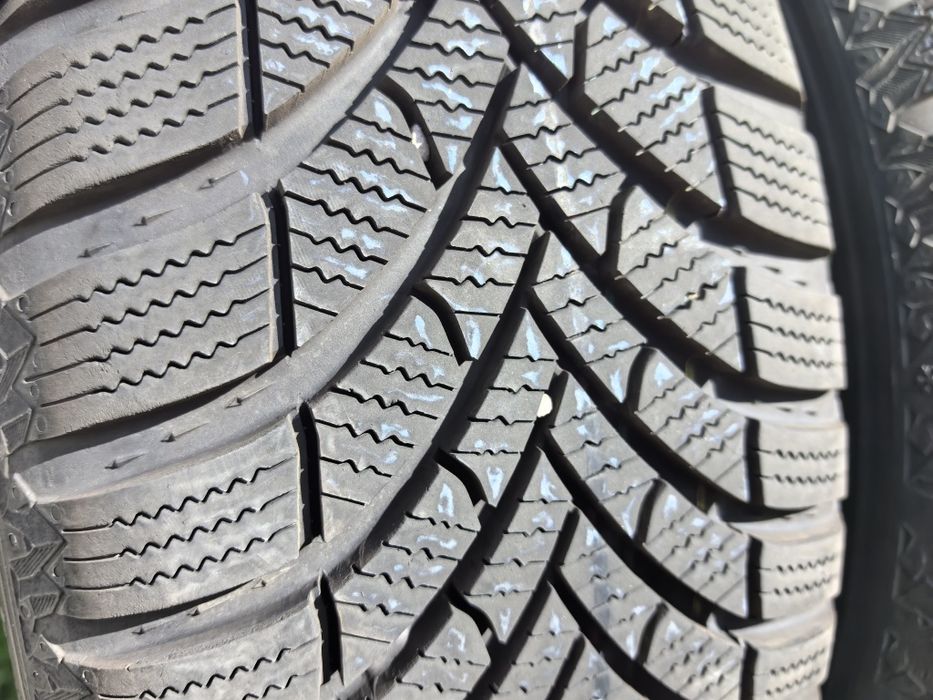 195/65/15 Семперит ДОТ 2024 г - Като нови