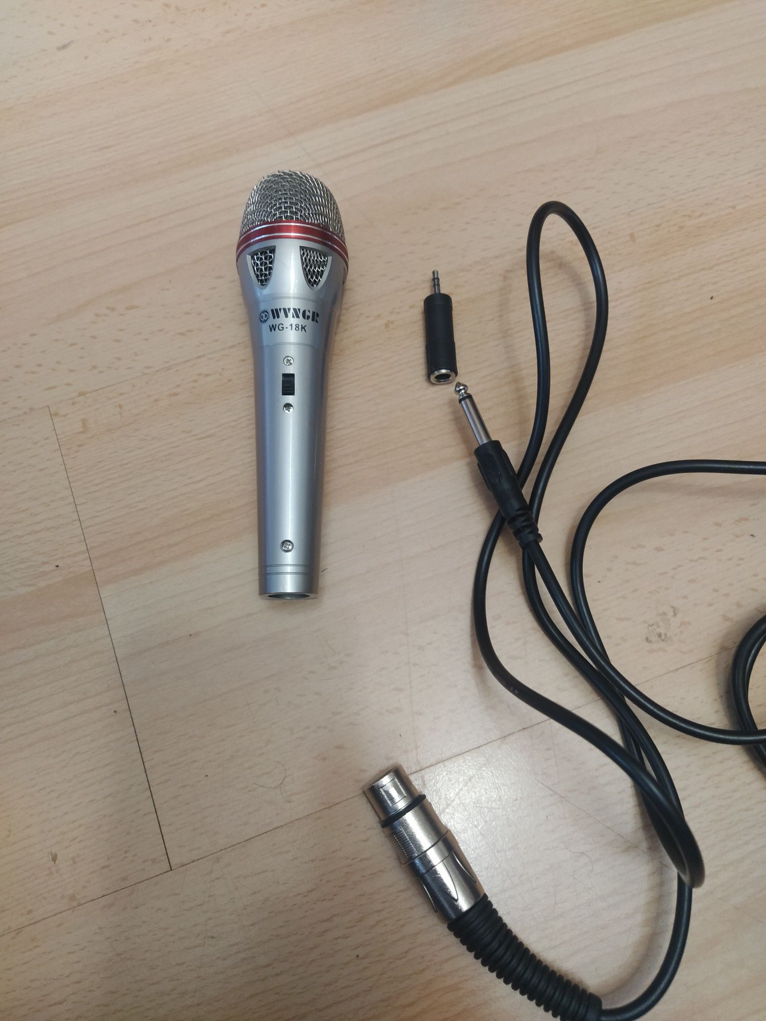 Микрофон с кабел и преход голям жак към малък гр. Карнобат • OLX.bg