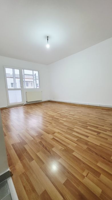 Apartament 3 camere decomandate Narcisa  str Republicii