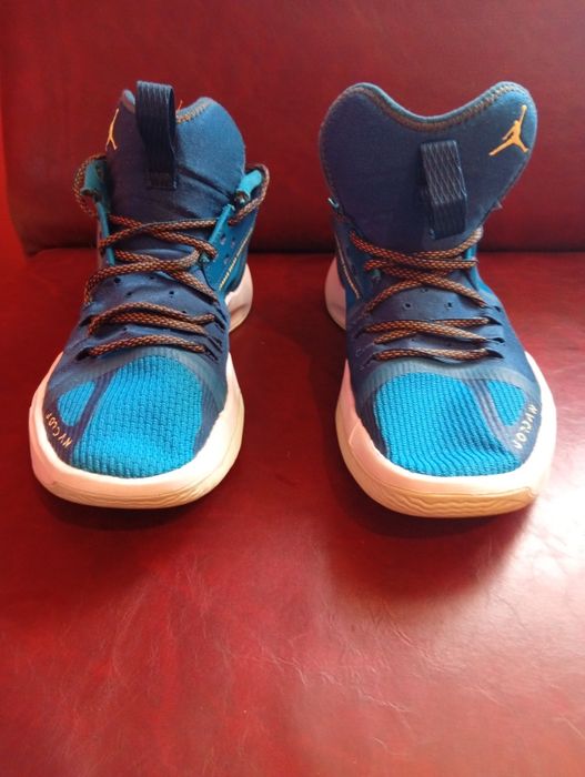 Nike Jordan separate zoom