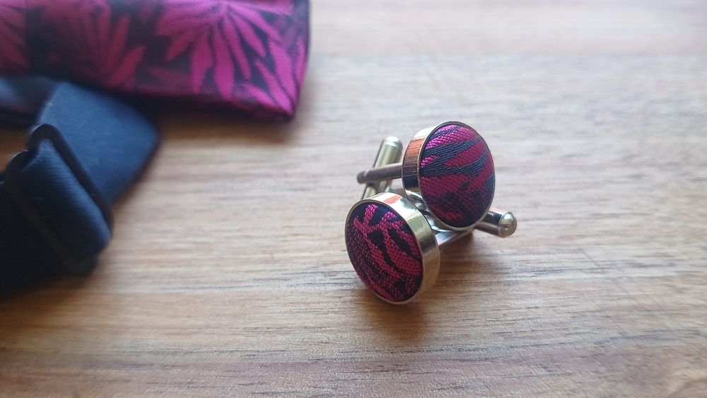 НОВО Папионка от 100% коприна с копчета за ръкавели