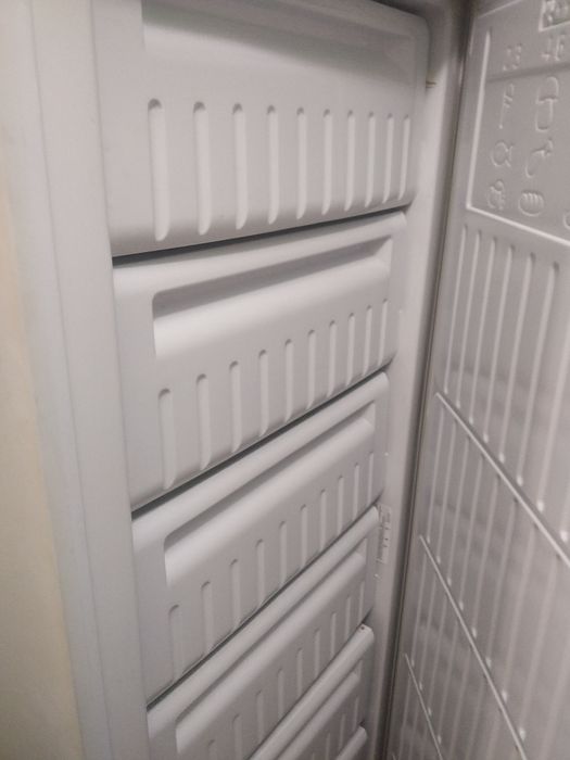 Продам моразильную камеру indesit