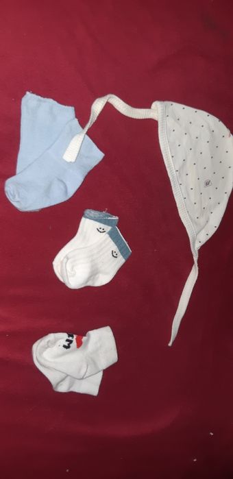 носки и шапка для новорождёных