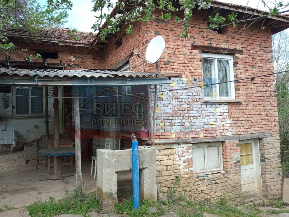 Къща с двор 4 дка в с. Калугерово