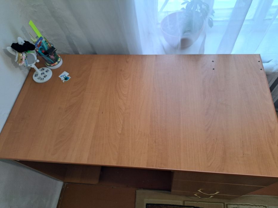 Продам б/у учебный стол