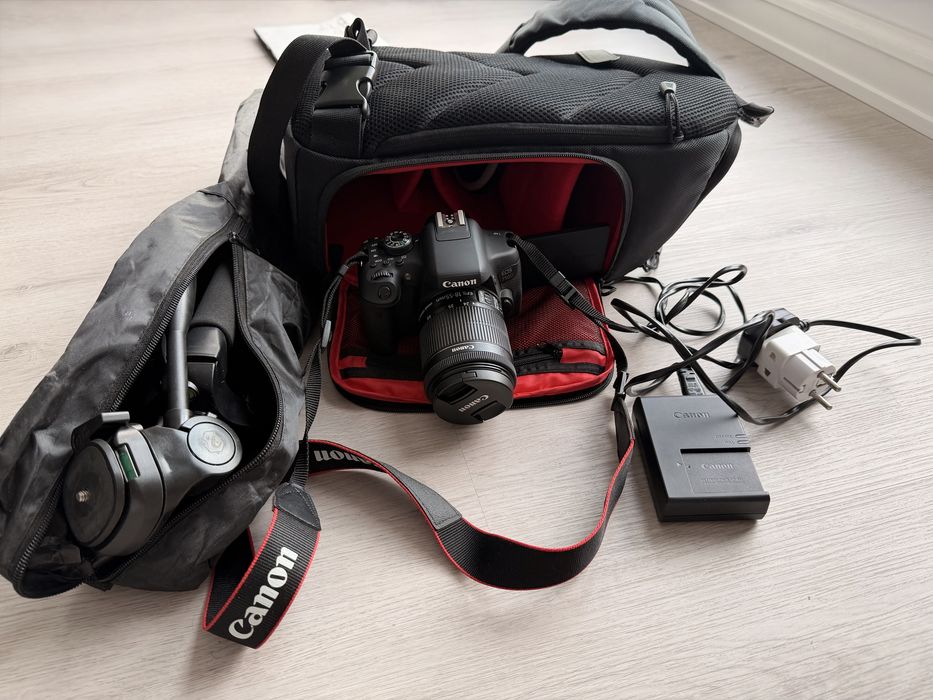 Canon EOS 750D + obiectiv 18-55 mm + trepied + geantă Canon