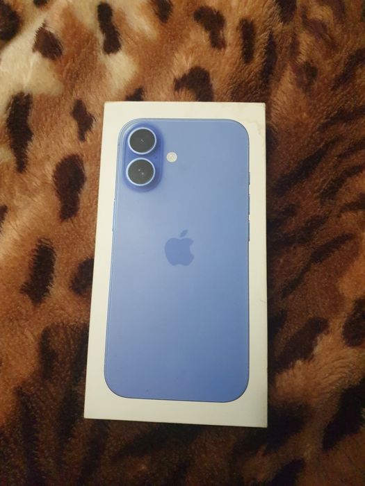 iPhone 16 с коробкой
