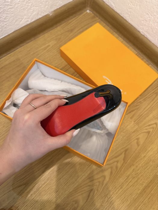 Продам новые туфли в коробке