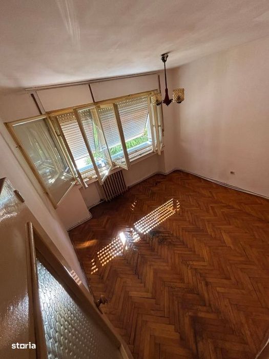 Apartament 3 camere, 68 mp, etaj 1 , Mic.16 , Lalelei colti cu Muncii — fotografia 2
