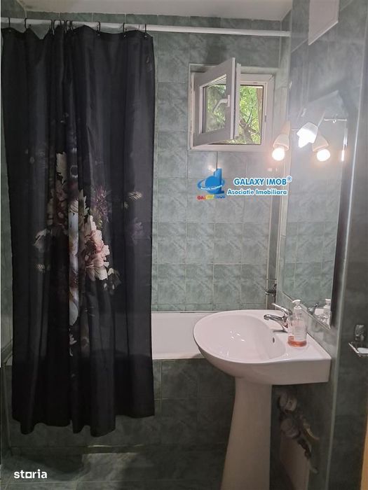 vanzare ap cu 3 camere cf 1 dec  . TRIVALE  .