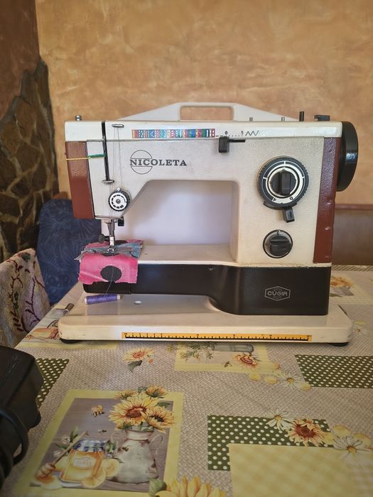Vând mașină de cusut