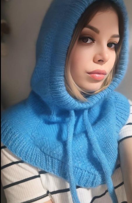 Капор с шапочкой ручной работы